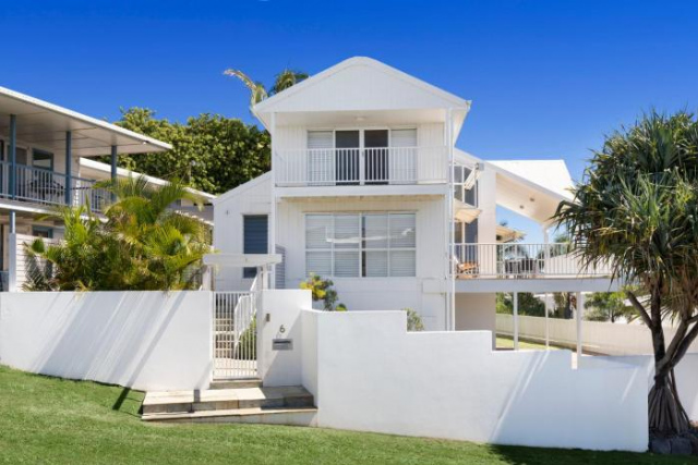 The White House - Central Coolum with Spectacular Ocean Views and WiFi - 庫魯海灘