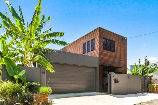 Luxe Retreat with Ocean Views, Coolum Beach - 庫魯海灘