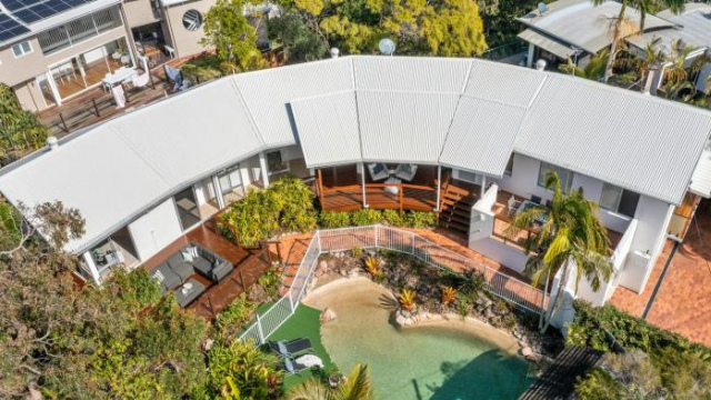 A Tropical Family Oasis in Sunshine Beach - 陽光海灘