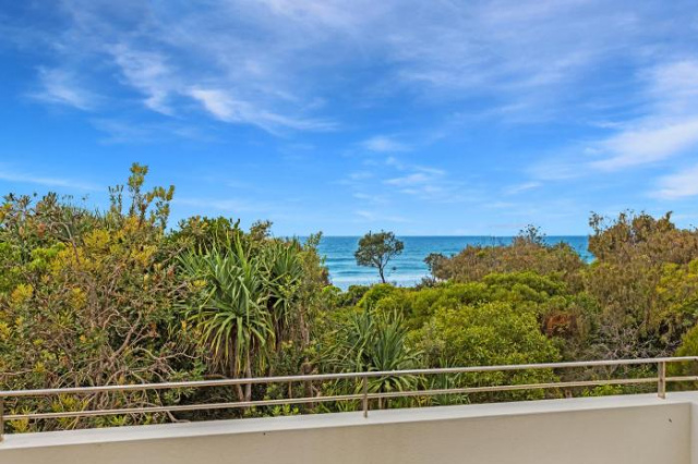 Luxury Beachfront Family Home at Peregian - Peregian Beach