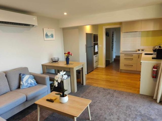 Newly Renovated Hillside Apartment Close To City - Christchurch