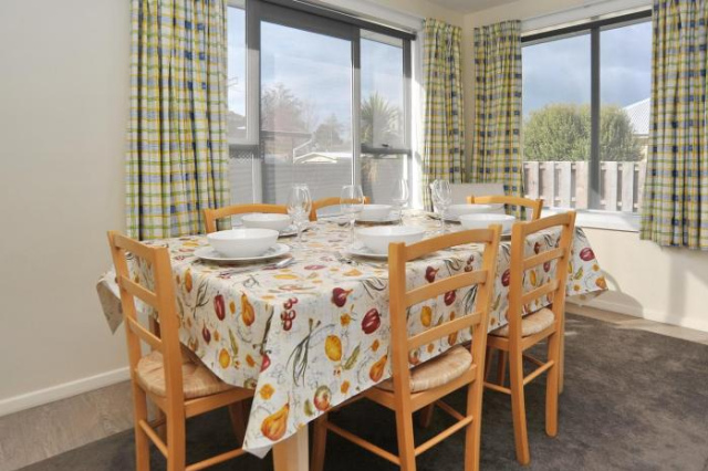 Charlesworth Villa - Christchurch Holiday Homes - Christchurch
