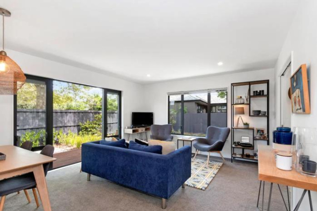 Modern Merivale Village Apartment with Garden - Christchurch
