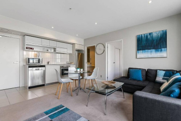 Two Bedroom Apartment - Pool, Gym & Free Parking!