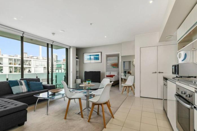 Two Bedroom Apartment - Pool, Gym & Free Parking! - Auckland