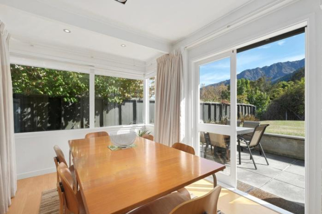 Suburb Retreat - Queenstown