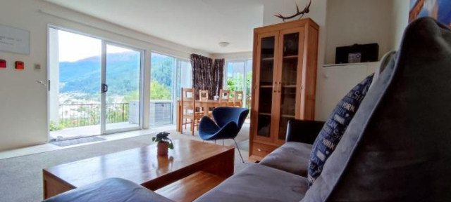 Beautiful Lake Views Apartment - Queenstown