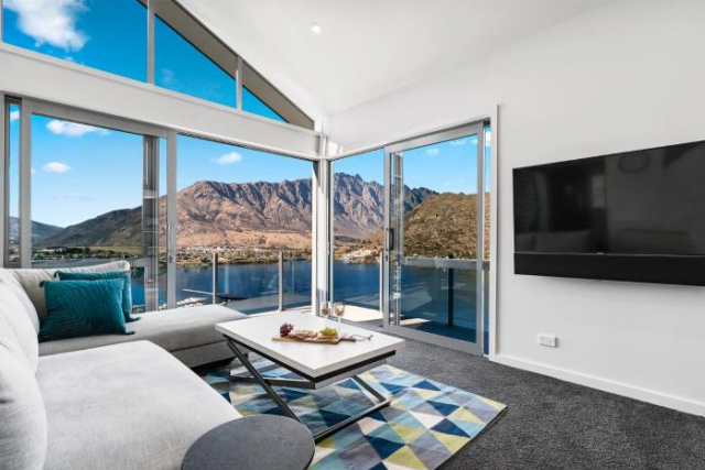 MODERN ALPINE LIVING WITH SPECTACULAR VIEW - Queenstown