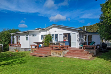 Teal Bay Treasure - Teal Bay Holiday Home