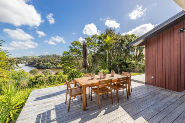 The Falls View - Haruru Falls Holiday Home - Bay of Islands