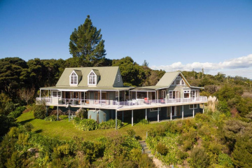 Veronica House - Russell Holiday Home