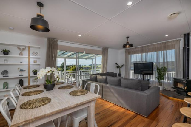 Enjoy the View - Kerikeri Holiday Home - Bay of Islands