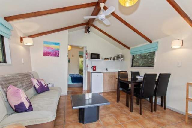 The Cowshed Wairoro Park - Russell Holiday Home - Bay of Islands