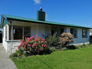 Super Central Cosy Greytown House with Garage