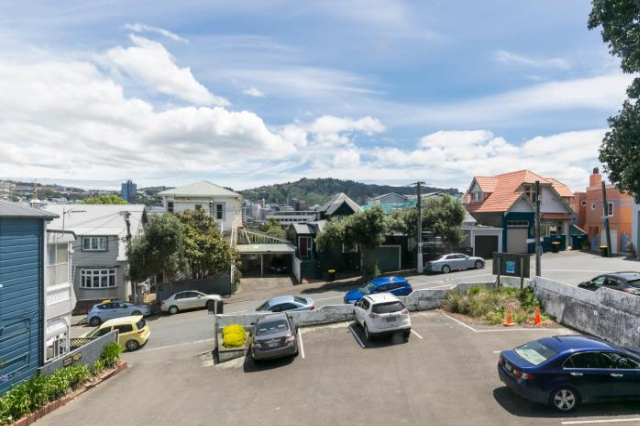 2 Minutes Walk To City - Wellington