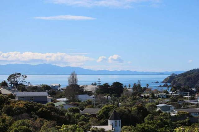 Church Bay Tour Hotel - Waiheke Island