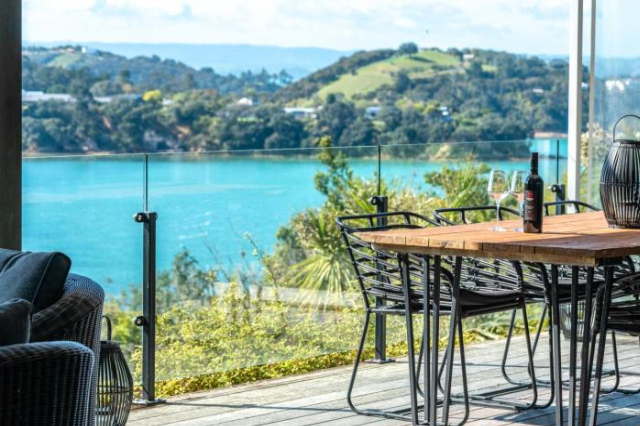 Bay Views on Burrell - close to Surfdale Beach - Waiheke Island
