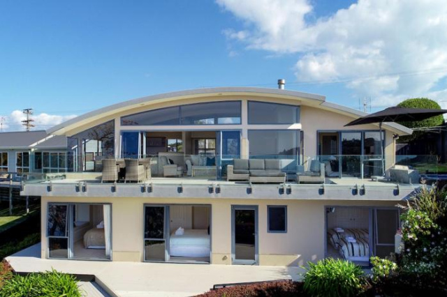 Oneroa Bay Views - Waiheke Island