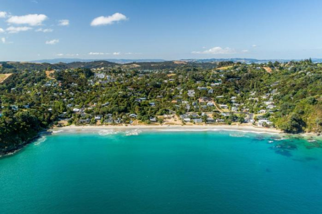 White Sands Cottage at Palm Beach - Waiheke Island