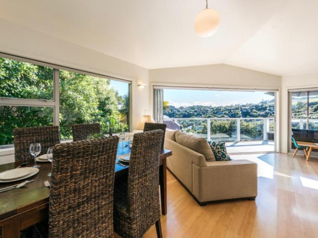 Palm Vista - Palm Beach Holiday Home - Waiheke Island