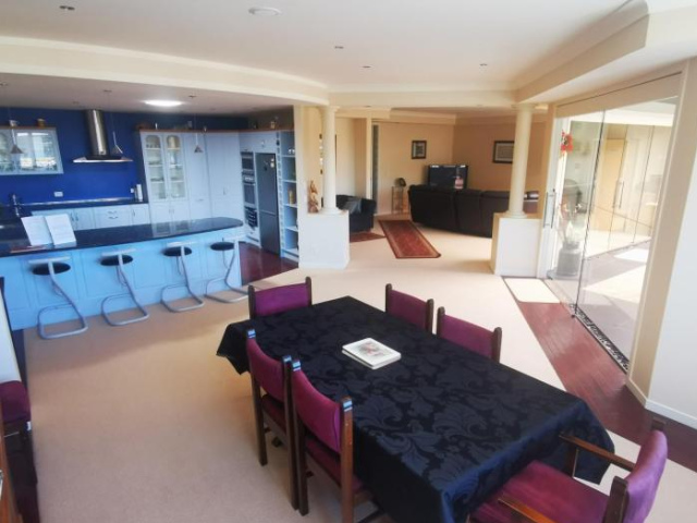 Large luxury apartment located right in town - 陶波湖