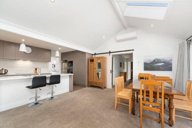 Rogers Retreat - Kinloch Holiday Home - Lake Taupo