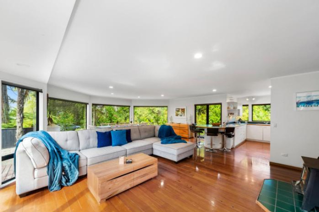 The Redwood Lakehouse - Acacia Bay Holiday Home - Lake Taupo