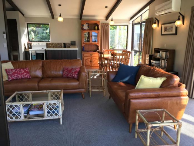 Acacia View at No 3 - Acacia Bay Holiday Home - Lake Taupo