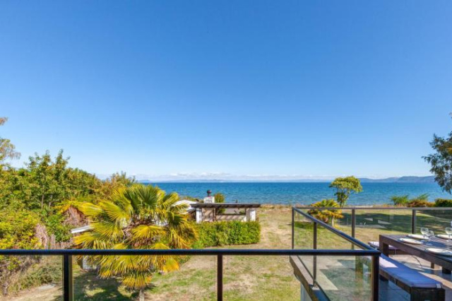 Lakefront Villa - Waitahanui Holiday Home - 陶波湖