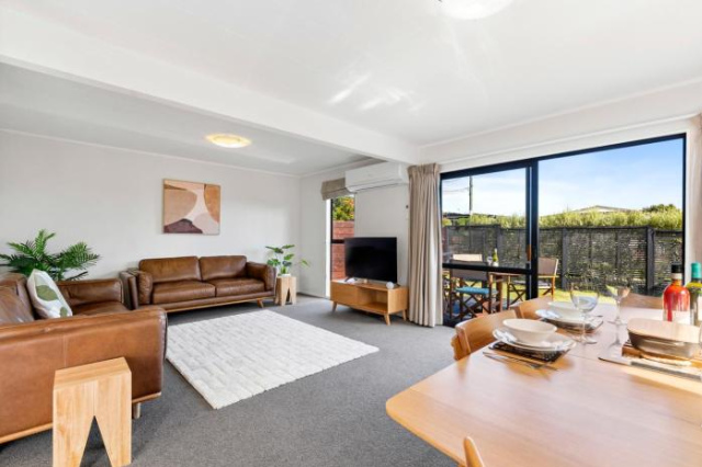 Whare Roto at Hilltop - Taupo Holiday Home - 陶波湖