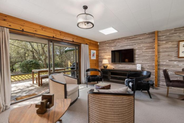 River Road Spa Lodge - Broadlands Forest Holiday Home - Lake Taupo