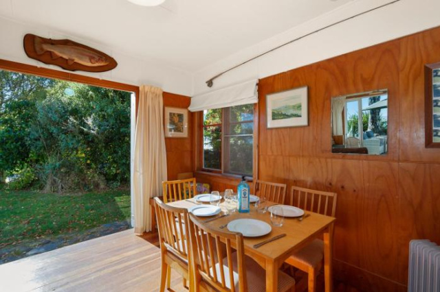 North Cole Cottage - Hatepe Lake Front and Pet Friendly Holiday Home - 陶波湖