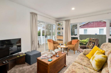 Plum Tree Cottage - Turangi Holiday Home
