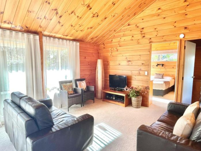 Tatahi Lodge Beach Resort - Coromandel Peninsula