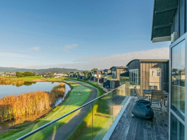 Matarangi Villa on Golf Course - Matarangi Holiday Home - Coromandel Peninsula