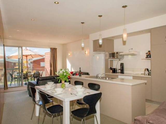 Oceans on Eyre - Buffalo Beach Holiday Apartment - Coromandel Peninsula