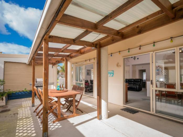 The Bach - Whangamata Holiday Home - Coromandel Peninsula