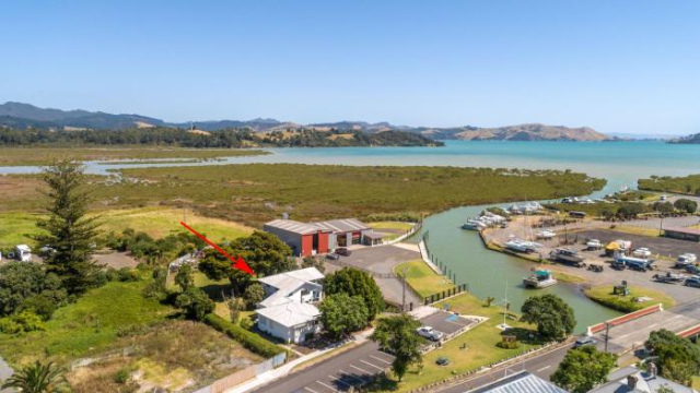 Wharf Road Apartment ~ Lovely Sea Views and Breathtaking Sunsets & Boat Parking - Coromandel Peninsula