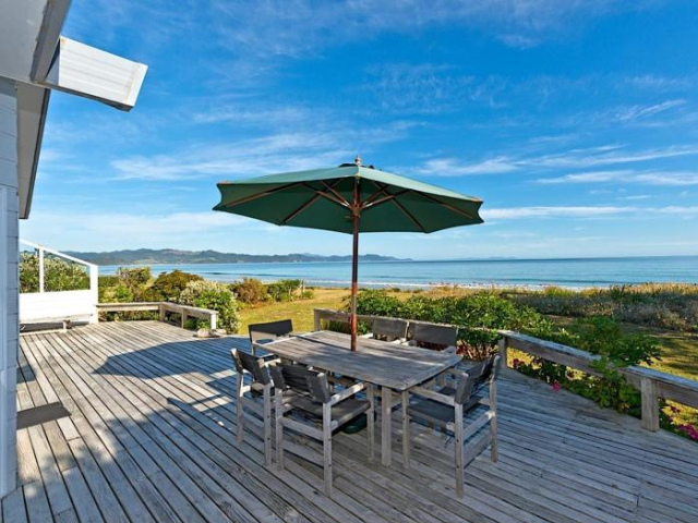 Matarangi Beachfront House - Matarangi Holiday Home - 科罗曼德尔半岛