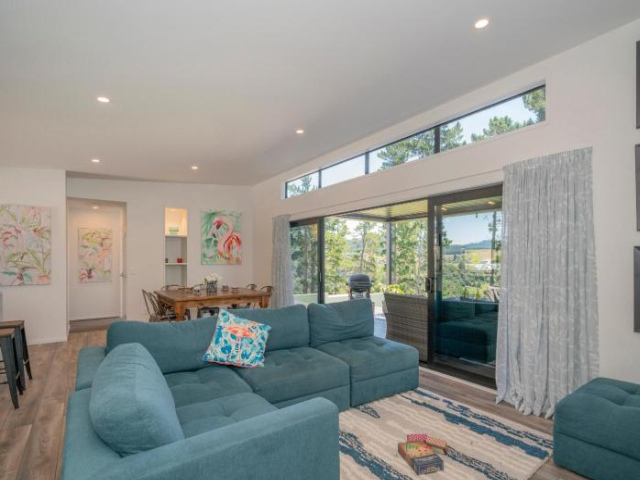 Treetop Bach - Whangamata Holiday Home - Coromandel Peninsula