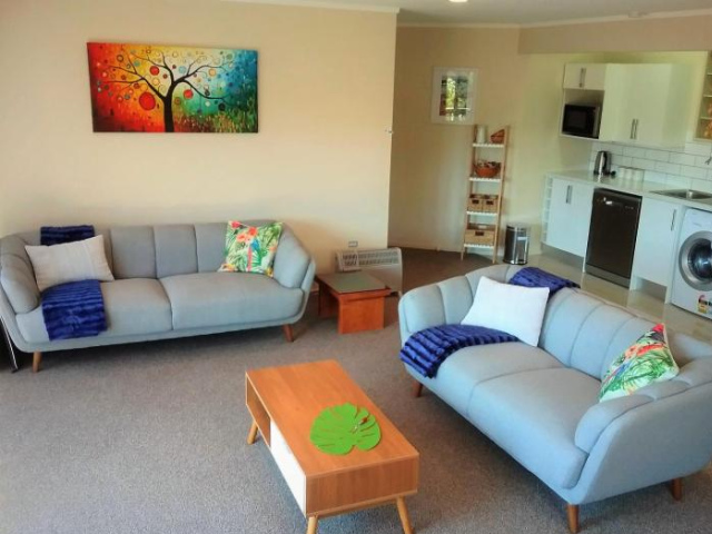 Paradise Views Luxury 2BR Apartment - Northland