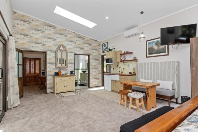 Westhay Stables - Paparoa Holiday Home - Northland
