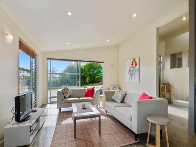 The Beach House - Ruakaka Holiday Home - Northland