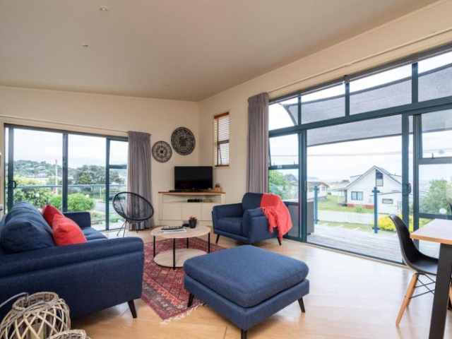 Oceans 8 - Mangawhai Heads Holiday Home - Northland