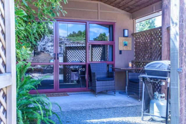 The Rocks Chalets - Tasman