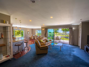 La Casa Al Mare - Golden Bay Beach House