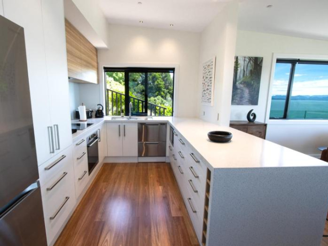 Bay Vista Brilliance - Pohara Holiday Home - Tasman