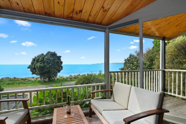Collingwood Beach House - Golden Bay Holiday Home - Tasman