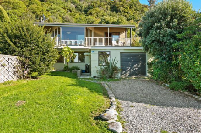 Collingwood Beach House - Golden Bay Holiday Home - Tasman