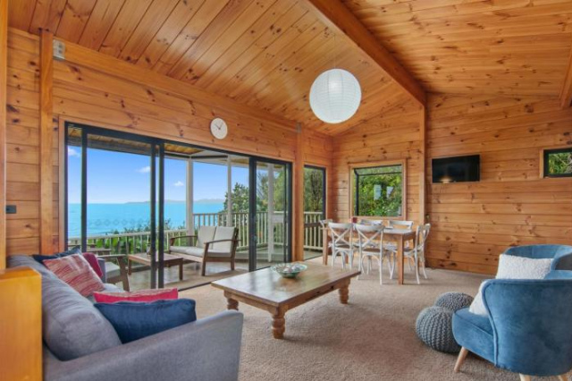 Collingwood Beach House - Golden Bay Holiday Home - Tasman